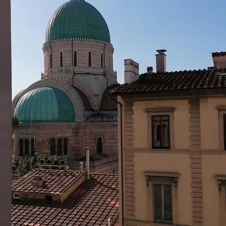 Sunny With Roof Patio *